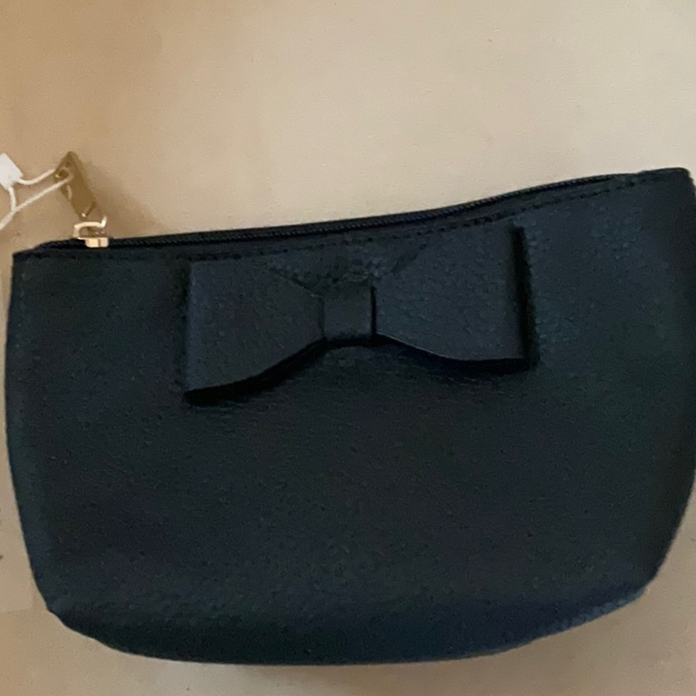 NWT MALIBU SKYE SMALL BLACK POUCH, 6β, VEGAN